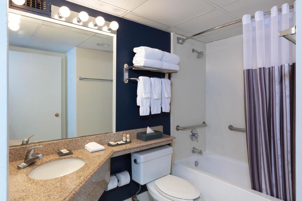 La Quinta By Wyndham Secaucus Meadowlands Hotell Exteriör bild