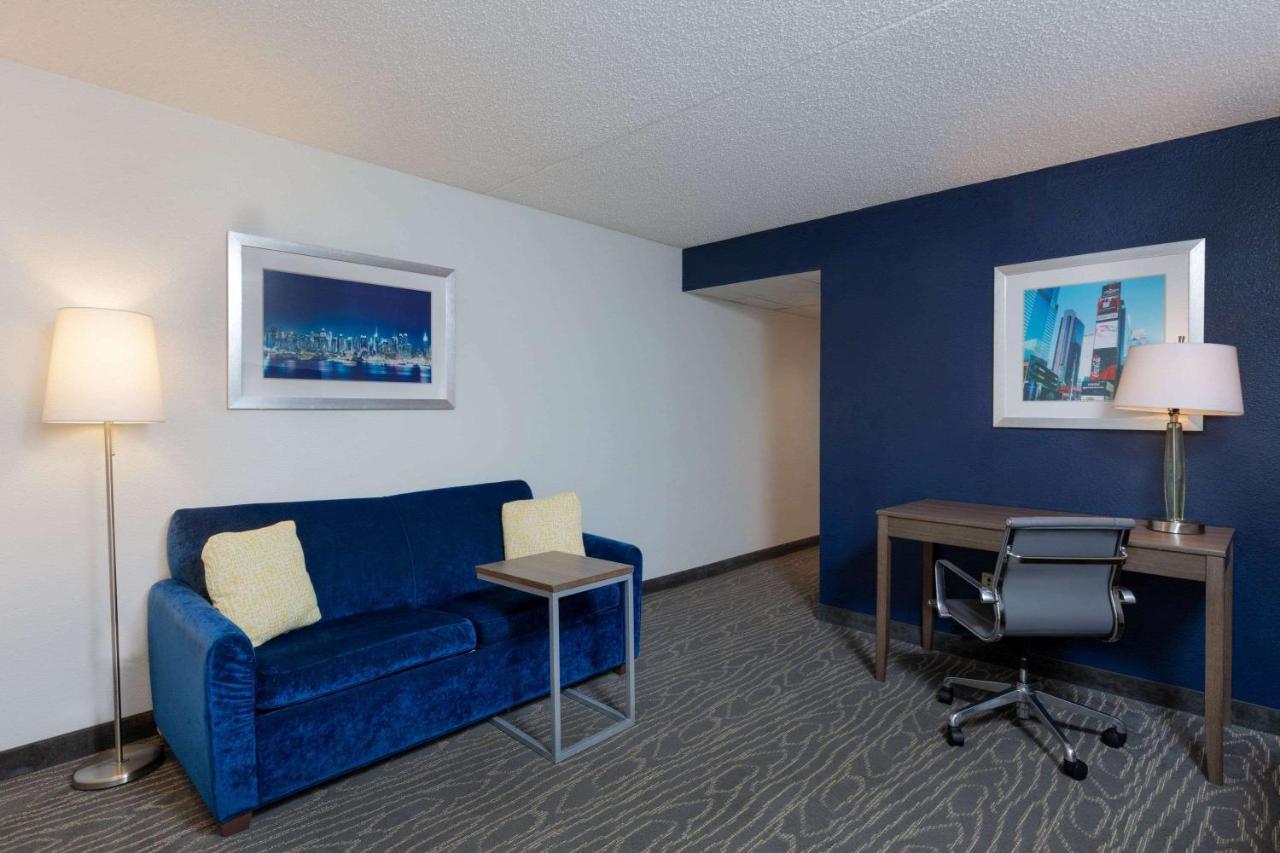 La Quinta By Wyndham Secaucus Meadowlands Hotell Exteriör bild